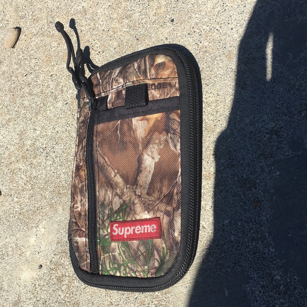SUPREME - Picture 2 of 4